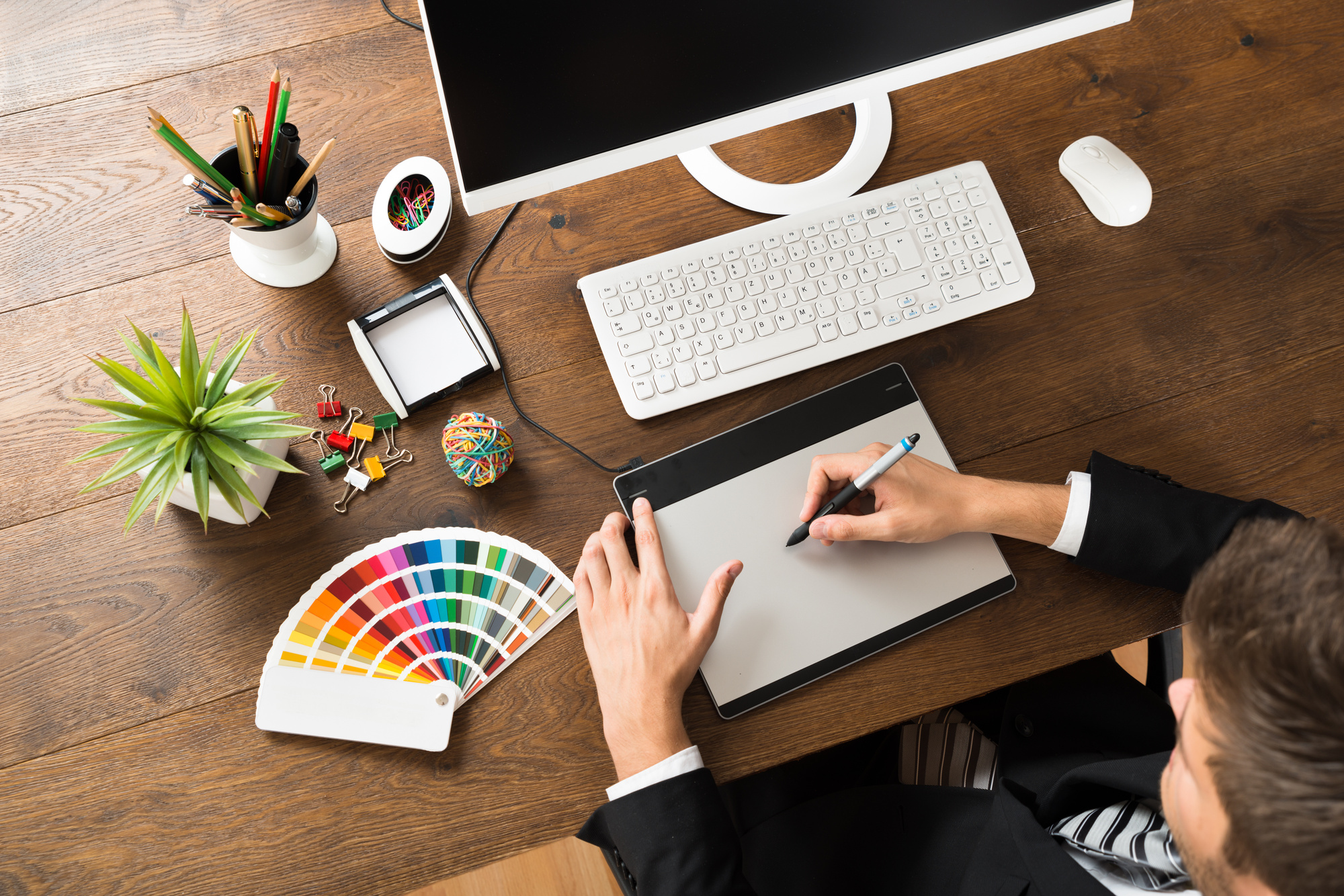 how-much-does-it-cost-to-hire-a-freelance-graphic-designer-freeup